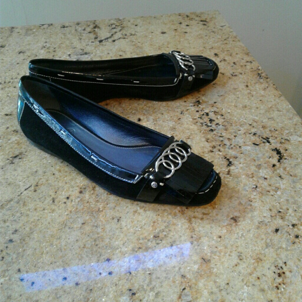 Shoes - Picture 3 of 7